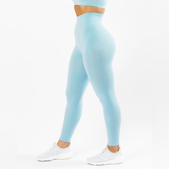 Alphalete Amplify in Arctic Blue - Picture 2 of 5